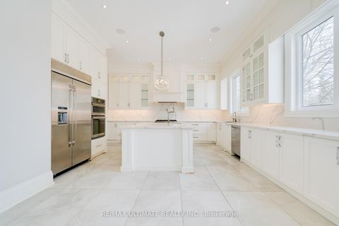 Photo 9 at 2 Poplar Drive, Oak Ridges, Richmond Hill