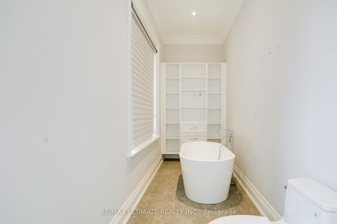 Photo 21 at 2 Poplar Drive, Oak Ridges, Richmond Hill
