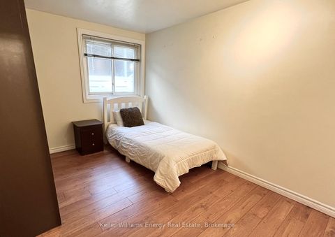 Photo 5 at 42 Oakley Boulevard, Bendale, Toronto