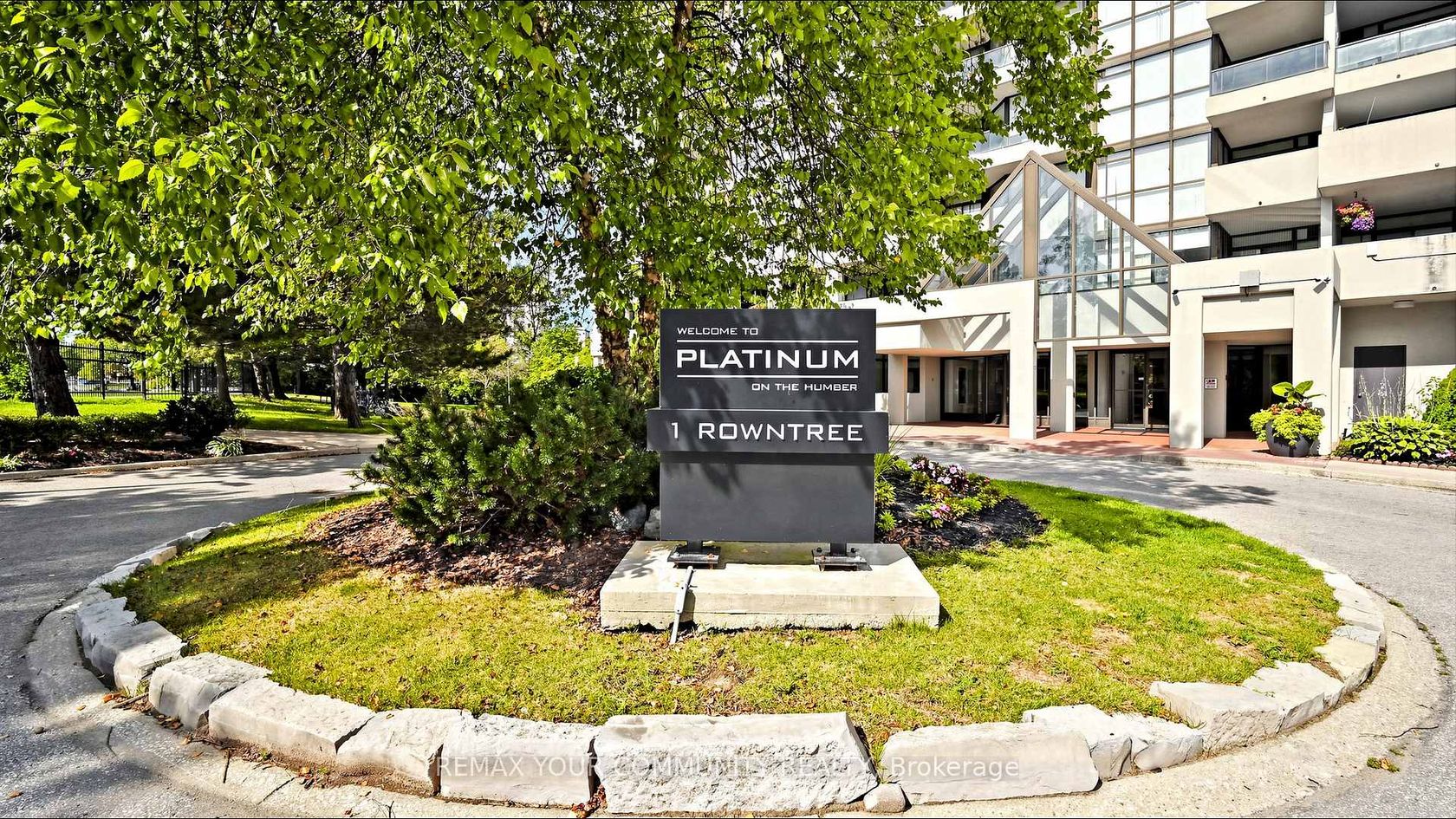 1215 - 1 Rowntree Road, Jamestown, Toronto photo 7