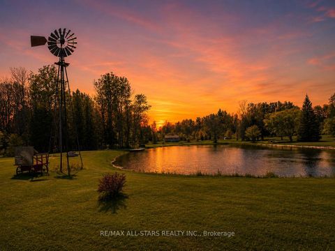 Photo 2 at 25472 Lakeridge Road, Pefferlaw, Georgina