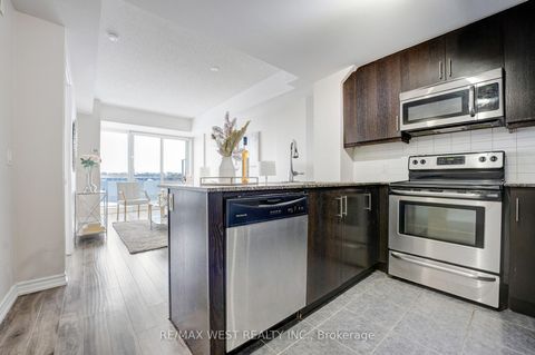 Photo 4 at 627 - 15 James Finlay Way, CFB, Toronto