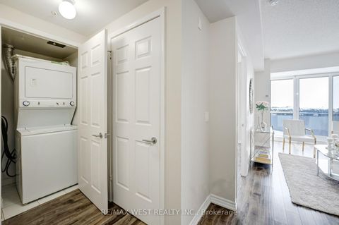 Photo 7 at 627 - 15 James Finlay Way, CFB, Toronto