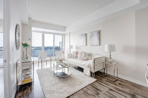 Photo 8 at 627 - 15 James Finlay Way, CFB, Toronto