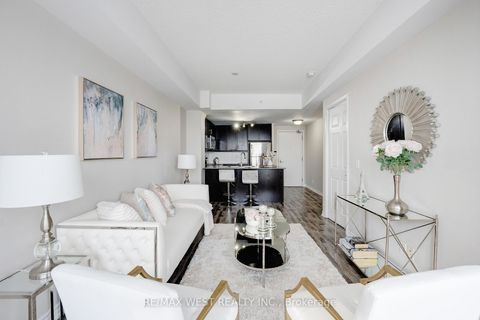 Photo 11 at 627 - 15 James Finlay Way, CFB, Toronto