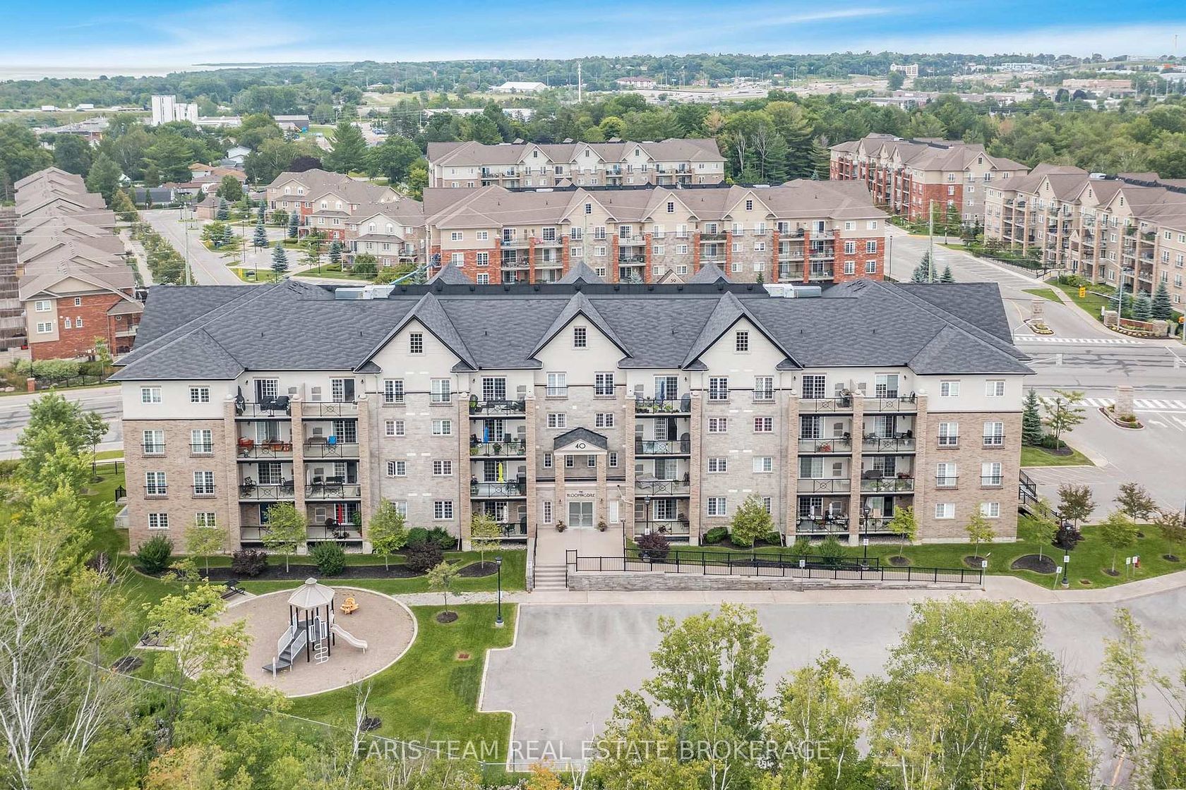 210 - 40 Ferndale Drive S, Ardagh, Barrie photo 2
