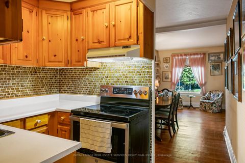 Photo 10 at 129 Alcorn Avenue, St. Clair, Toronto