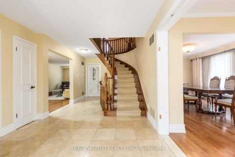 Photo 4 at 46 Winlock Park, Newtonbrook East, Toronto