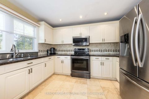 Photo 16 at 46 Winlock Park, Newtonbrook East, Toronto