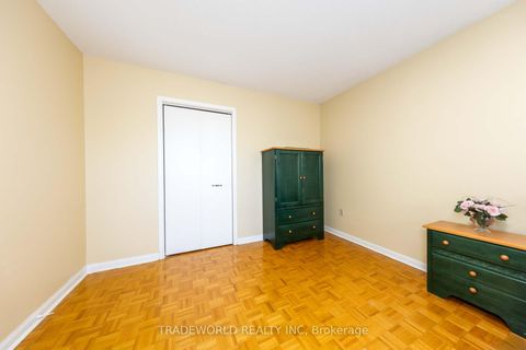 Photo 30 at 46 Winlock Park, Newtonbrook East, Toronto