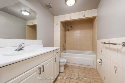 Photo 41 at 46 Winlock Park, Newtonbrook East, Toronto