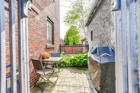 Photo 5 at 2 Larkin Avenue, Swansea, Toronto