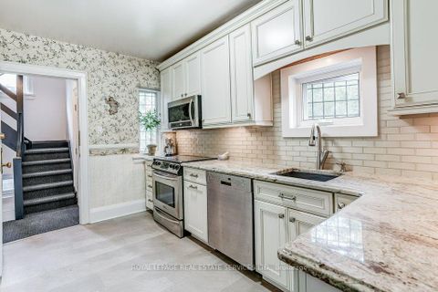 Photo 13 at 2 Larkin Avenue, Swansea, Toronto