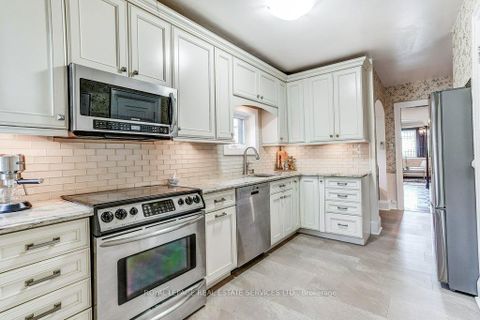 Photo 14 at 2 Larkin Avenue, Swansea, Toronto