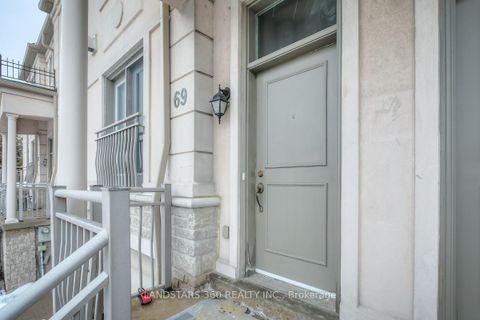 Photo 2 at 69 - 9133 Bayview Avenue, Doncrest, Richmond Hill