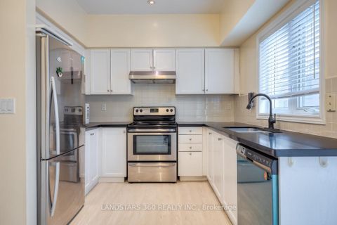 Photo 12 at 69 - 9133 Bayview Avenue, Doncrest, Richmond Hill