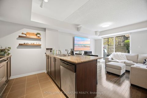 Photo 10 at 162 - 8 Foundry Avenue, Junction, Toronto