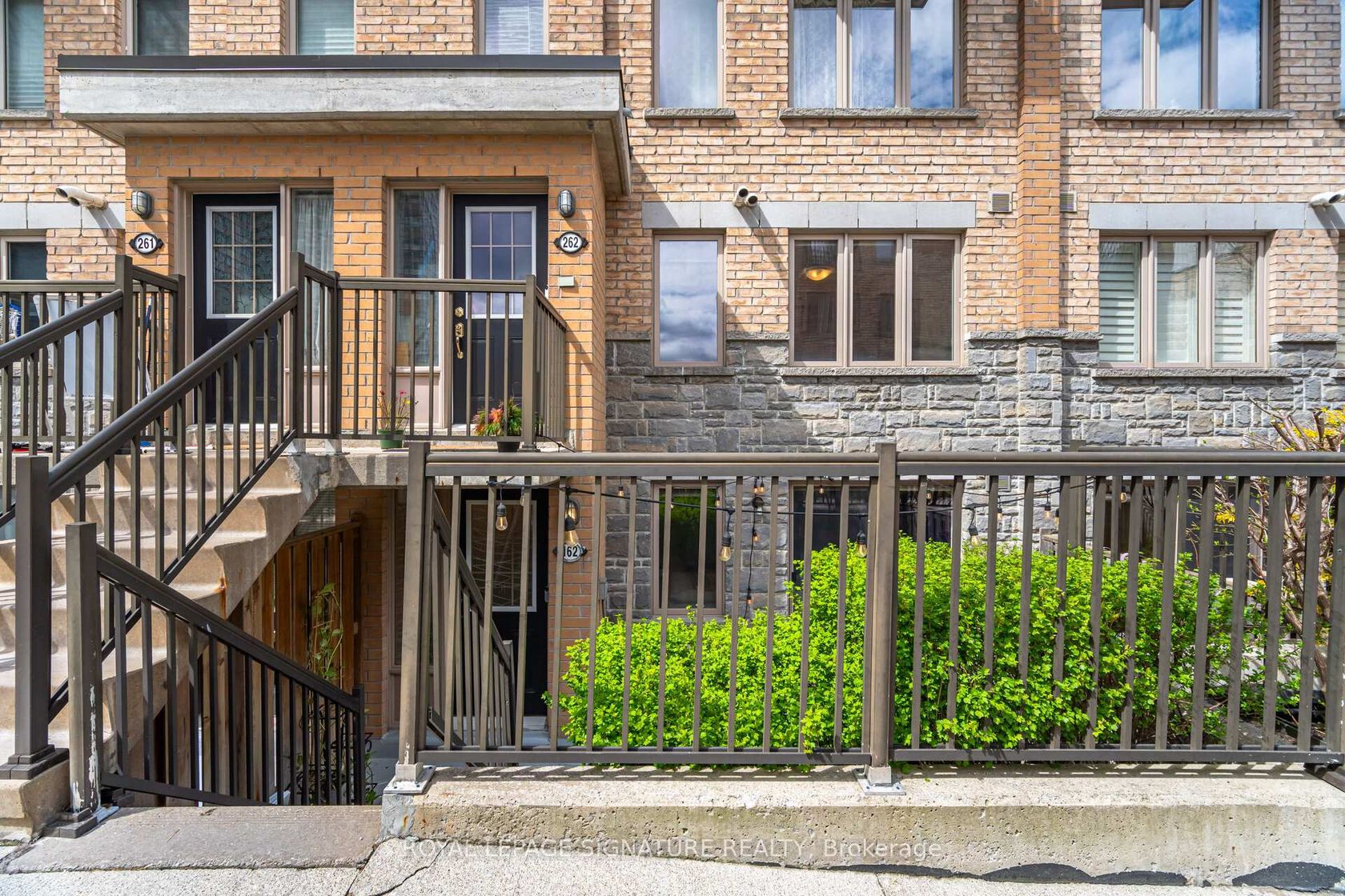 162 - 8 Foundry Avenue, Junction, Toronto photo number 2
