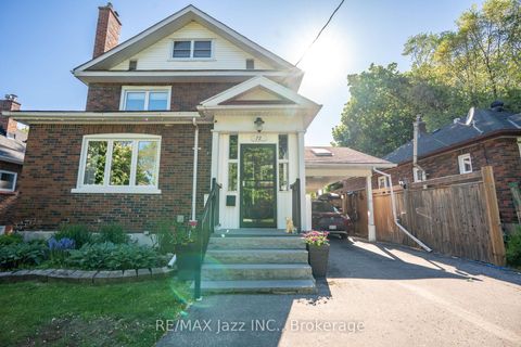 Photo 2 at 72 Cadillac Avenue S, Central, Oshawa