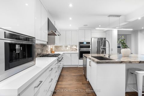 Photo 4 at 17 Old Oak Road, Kingsway South, Toronto