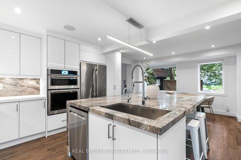 Photo 5 at 17 Old Oak Road, Kingsway South, Toronto