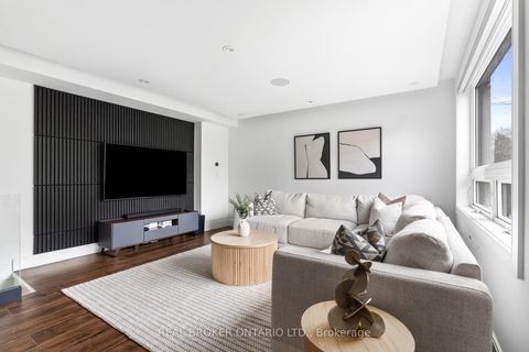 Photo 8 at 17 Old Oak Road, Kingsway South, Toronto
