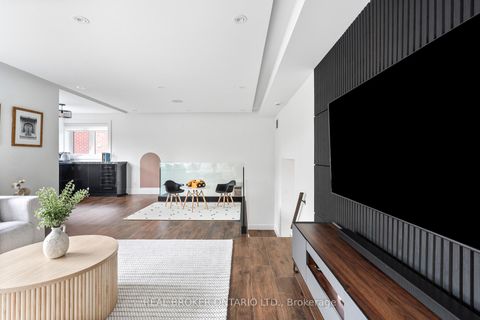 Photo 10 at 17 Old Oak Road, Kingsway South, Toronto