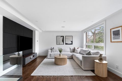 Photo 12 at 17 Old Oak Road, Kingsway South, Toronto