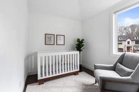Photo 14 at 17 Old Oak Road, Kingsway South, Toronto