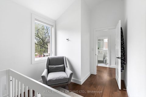 Photo 15 at 17 Old Oak Road, Kingsway South, Toronto