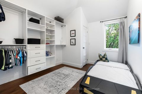 Photo 17 at 17 Old Oak Road, Kingsway South, Toronto