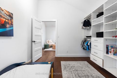 Photo 18 at 17 Old Oak Road, Kingsway South, Toronto