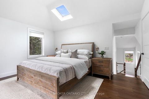 Photo 19 at 17 Old Oak Road, Kingsway South, Toronto