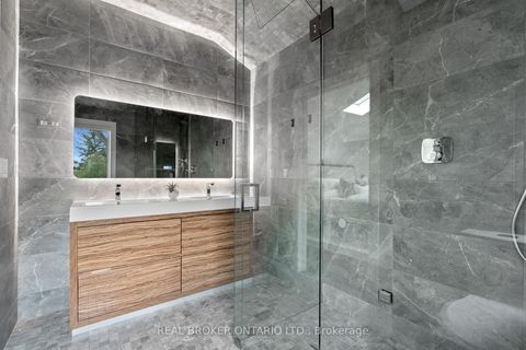 Photo 23 at 17 Old Oak Road, Kingsway South, Toronto