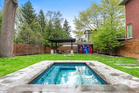 Photo 32 at 17 Old Oak Road, Kingsway South, Toronto