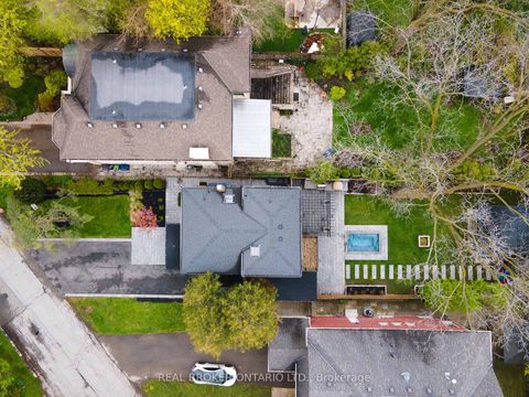 Photo 37 at 17 Old Oak Road, Kingsway South, Toronto