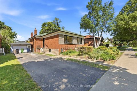 Photo 1 at 36 Vauxhall Drive, Dorset Park, Toronto