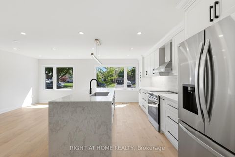 Photo 4 at 36 Vauxhall Drive, Dorset Park, Toronto