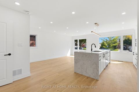 Photo 5 at 36 Vauxhall Drive, Dorset Park, Toronto