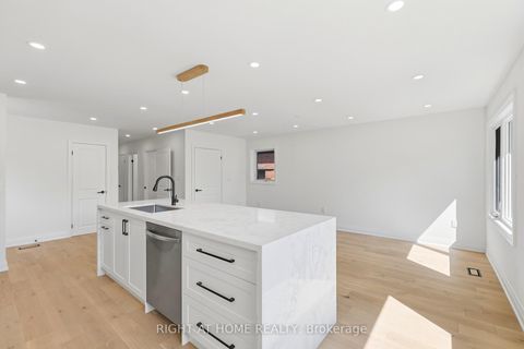 Photo 6 at 36 Vauxhall Drive, Dorset Park, Toronto