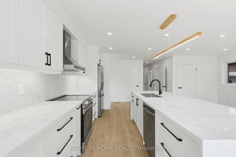 Photo 7 at 36 Vauxhall Drive, Dorset Park, Toronto
