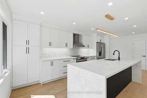 Photo 8 at 36 Vauxhall Drive, Dorset Park, Toronto