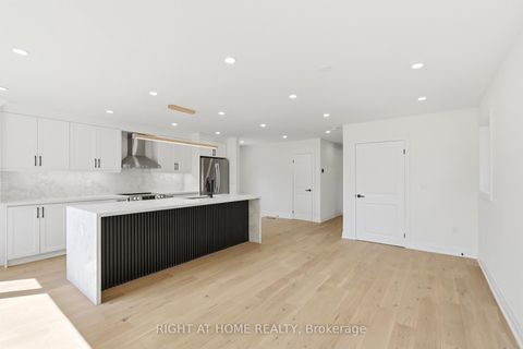 Photo 11 at 36 Vauxhall Drive, Dorset Park, Toronto