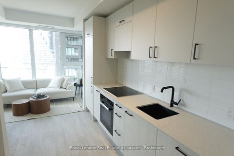 Photo 2 at 1004 - 1 Quarrington Lane, Don Mills, Toronto