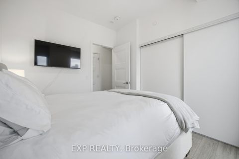 Photo 11 at 404 - 25 Neighbourhood Lane, Queensway, Toronto