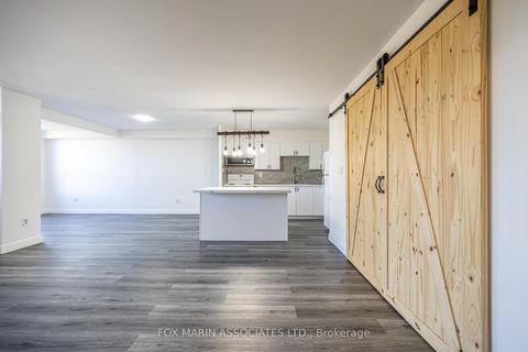 Photo 2 at 312 - 20 Edgecliff Golfway, Flemingdon Park, Toronto