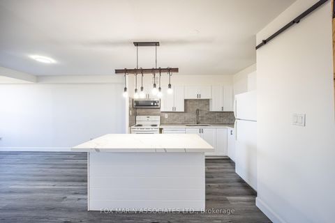 Photo 3 at 312 - 20 Edgecliff Golfway, Flemingdon Park, Toronto