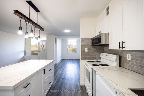 Photo 6 at 312 - 20 Edgecliff Golfway, Flemingdon Park, Toronto
