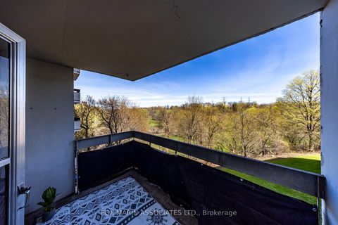 Photo 10 at 312 - 20 Edgecliff Golfway, Flemingdon Park, Toronto