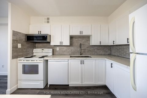 Photo 15 at 312 - 20 Edgecliff Golfway, Flemingdon Park, Toronto